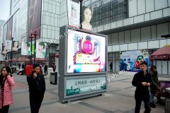 K8凯发·国际官方网站广告屏成都步行街登台,将靓丽进行到底