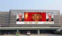 K8凯发·国际官方网站超大型户外广告屏群矗立国门