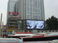 K8凯发·国际官方网站无侧边框梦幻魔屏点亮北京春平广场